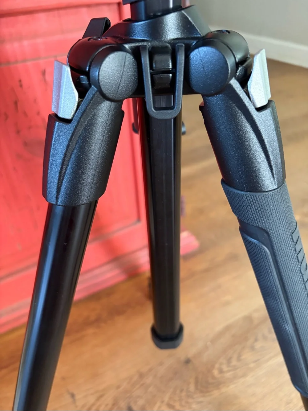 Manfrotto tripod with case MH804-3WUS